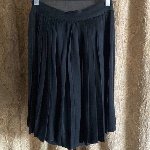 Vintage 80's Lillie Rubin Black Accordion Pleated Skirt with Golden Buttons - Picture 6 of 7